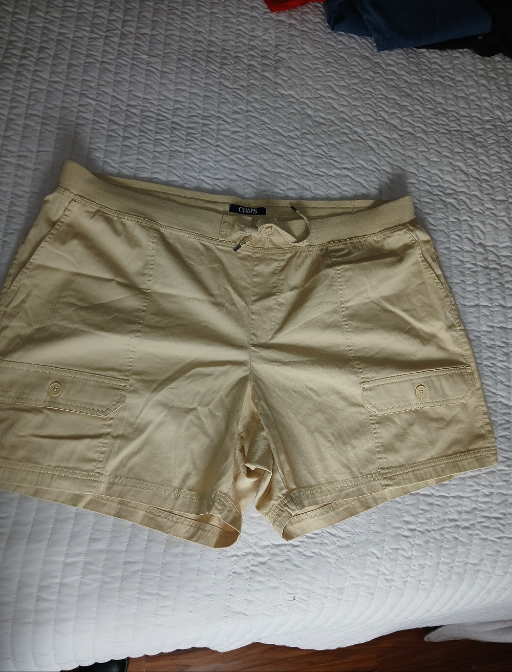 Chaps Women's Beige Cargo Shorts/ Size: 2X